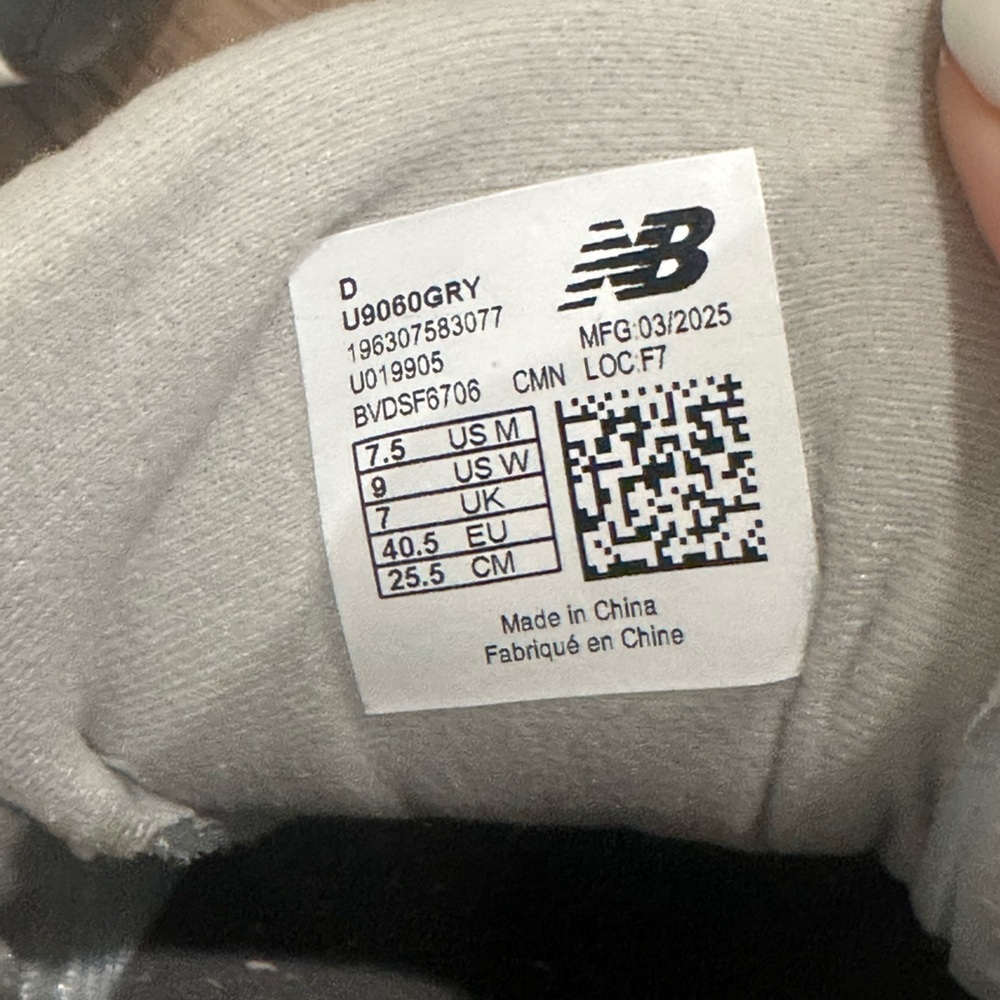New Balance 9060 Shoes - Picture 4 of 4